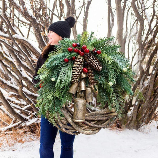 Velvaro Farmhouse Christmas Wreath